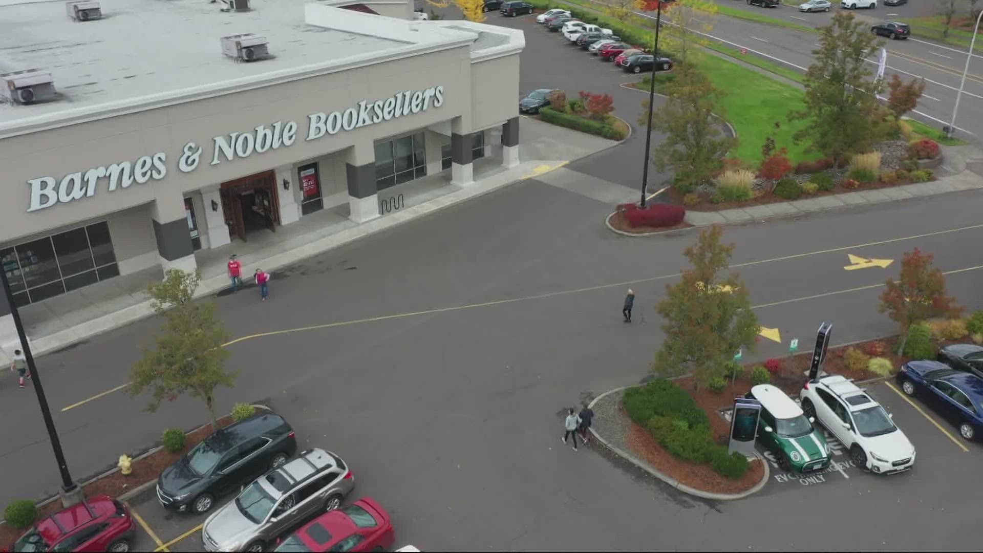 After 25 years in Hillsboro, the Barnes and Noble at Tanasbourne Towne Square is closing its doors. KGW's Devon Haskins reports.