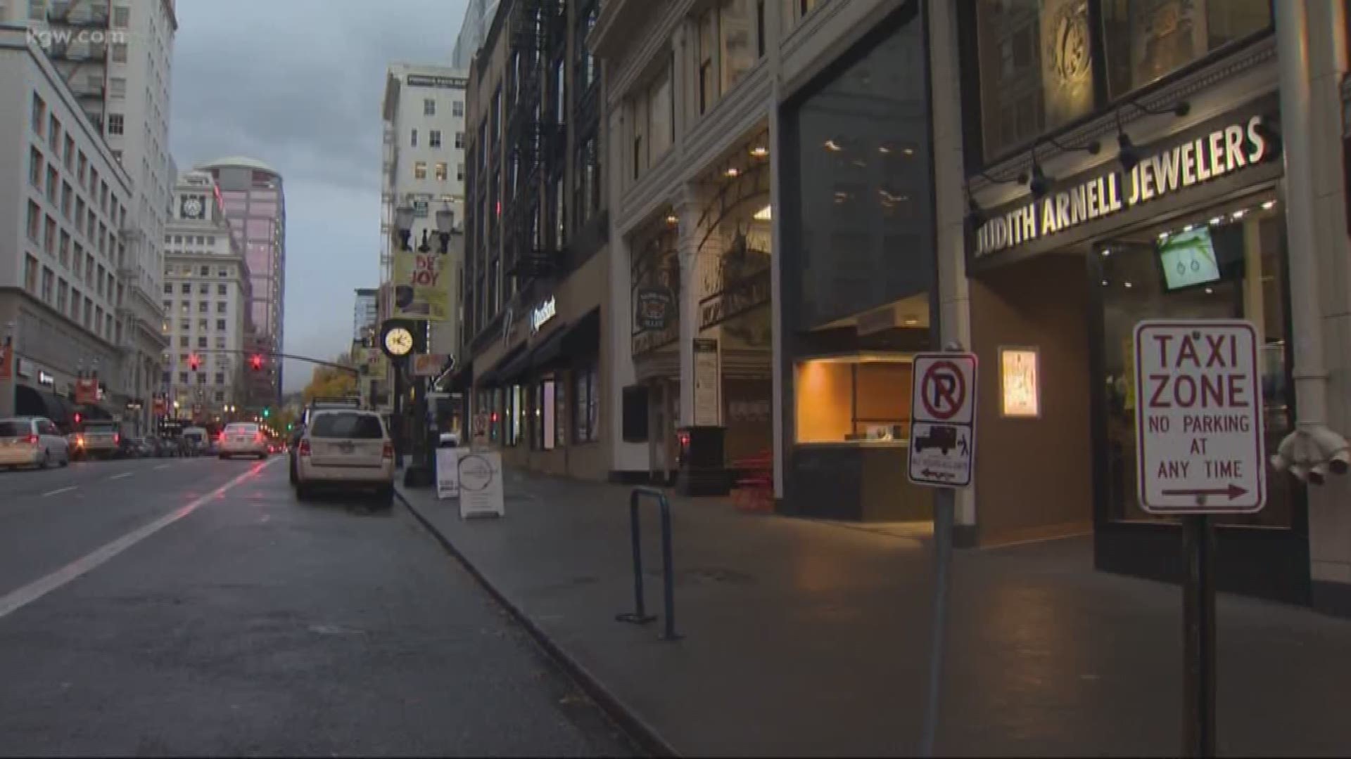 A popular downtown Portland jeweler is closing its doors and the owner is pinning the blame on the homeless.
