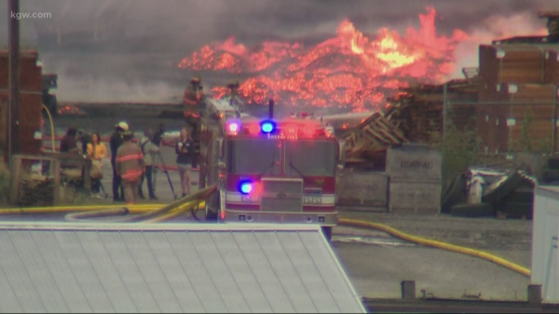 Massive fire at Oregon Pallet company in Salem