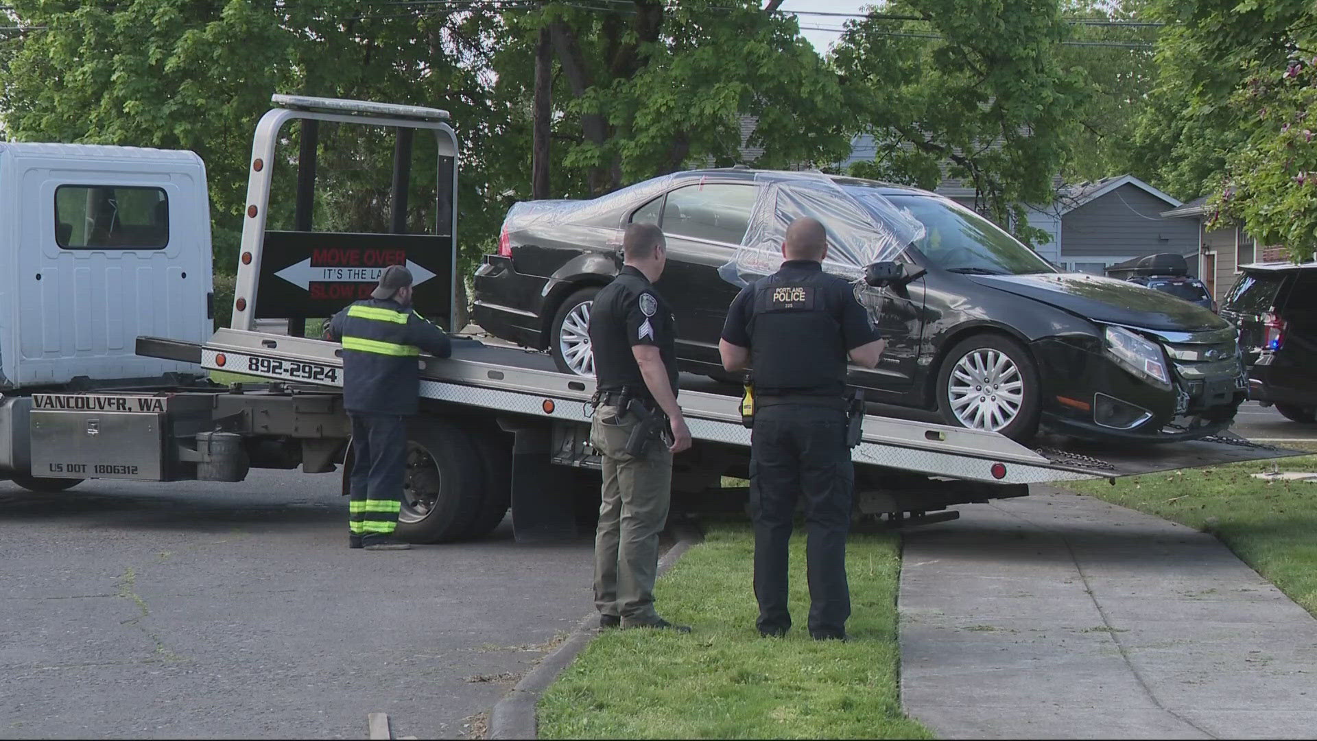 Police chase ends with car crashing into North Portland yard | kgw.com
