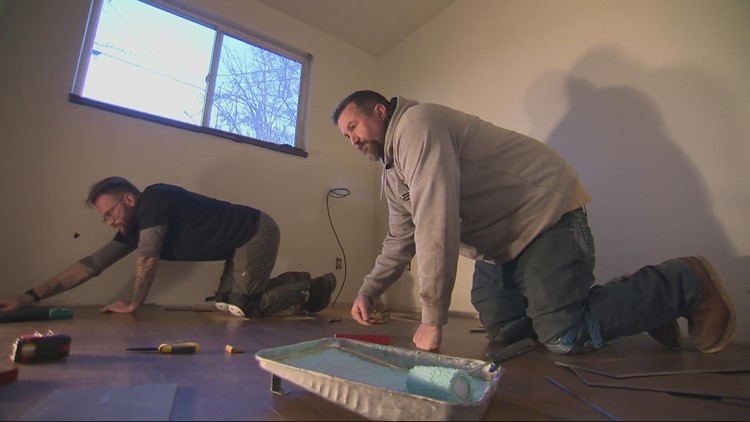 Two former Oregon homeless men launch handyman business