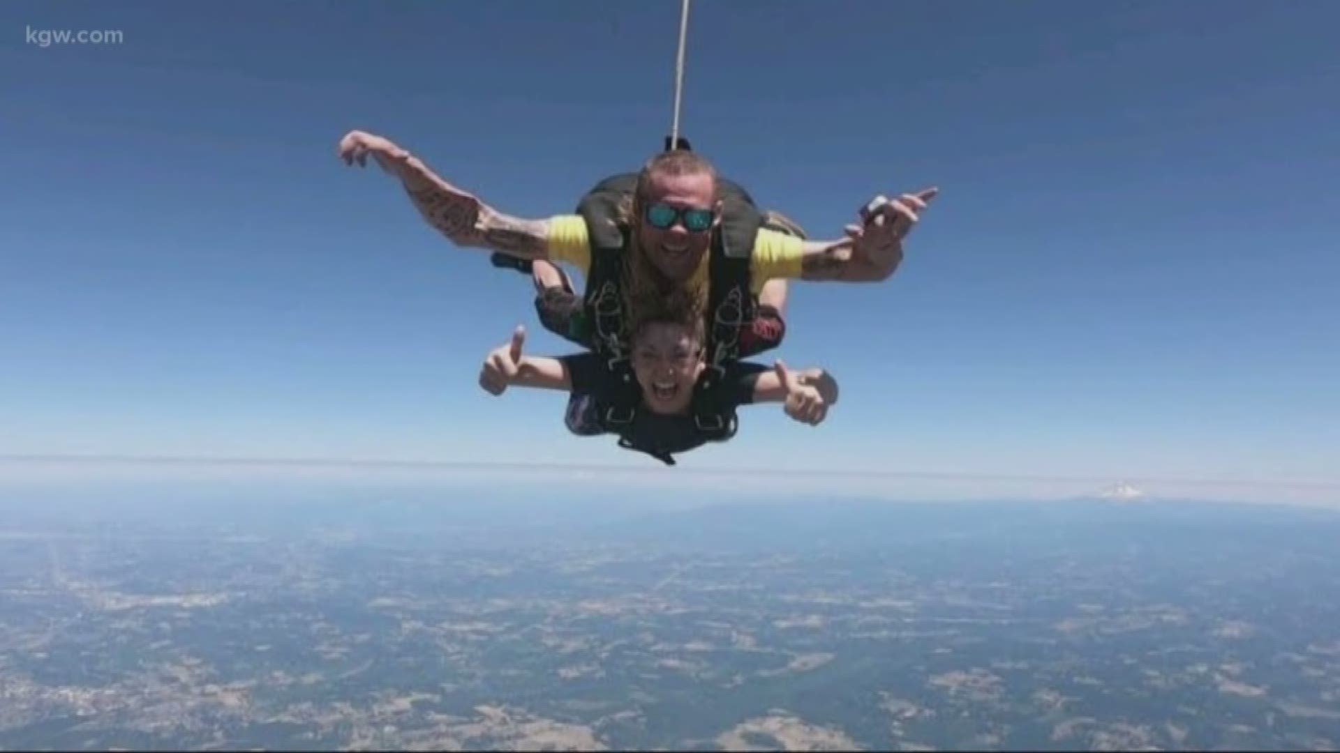 Cassidy celebrated her 30th birthday with a surprise skydiving adventure. Ask her your questions about leaping out of a plane.
#TonightwithCassidy