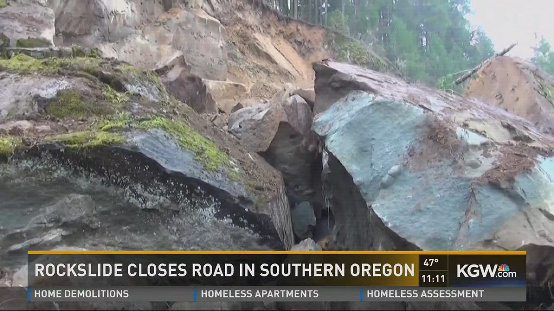 Rockslide closes road in Southern Oregon