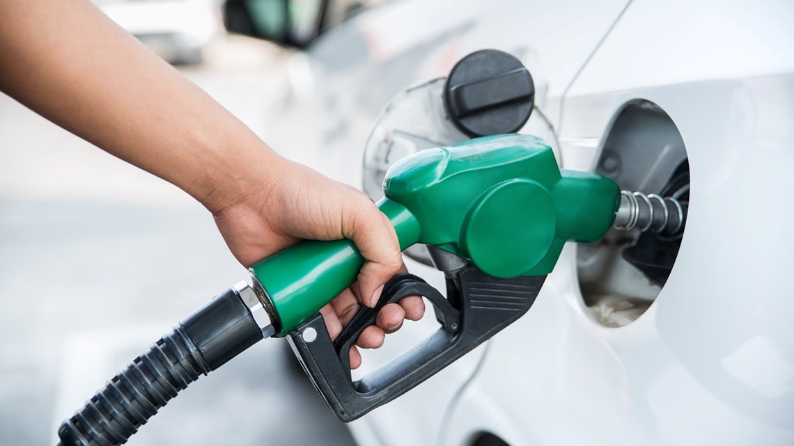 Oregonians can pump their own gas starting next week - Vimarsana News