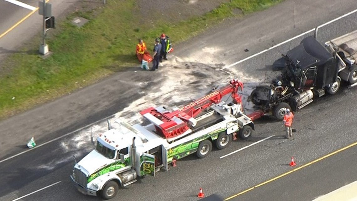 I205 northbound reopened in Clackamas after crash, spill