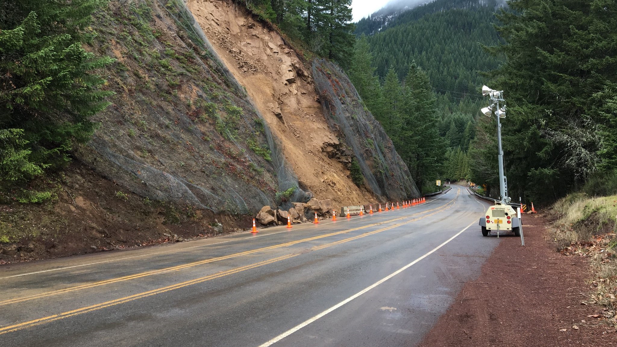 Highway 22 reopened after rockslide cleared near Detroit | kgw.com