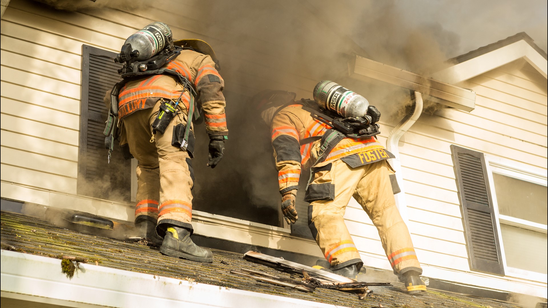 Firefighter injured while battling blaze at house near Boring | kgw.com