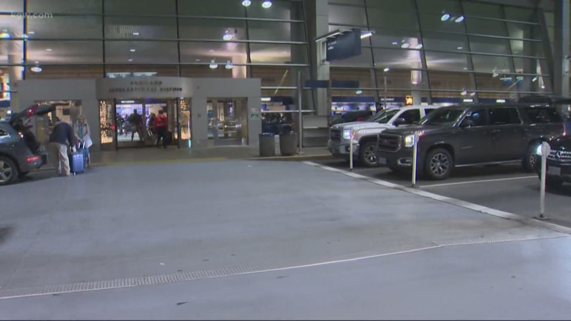 Nearly 750,000 Oregonians will travel for Thanksgiving this year. KGW’s Lindsay Nadrich found out when the airport and freeways will be the busiest.