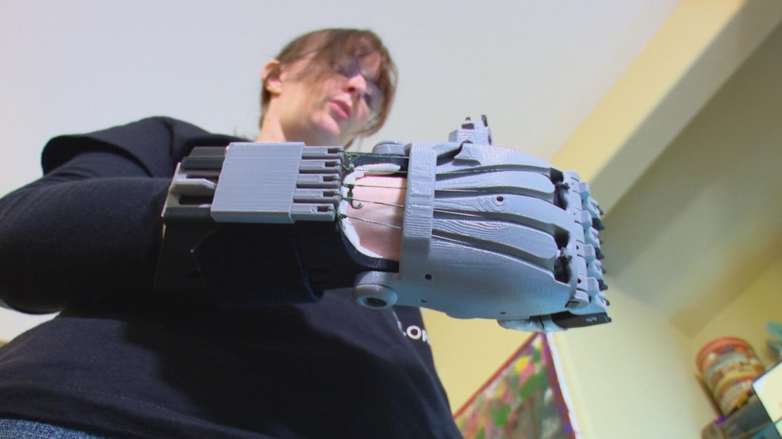 Washington woman prints 3-D prosthetic limbs for kids