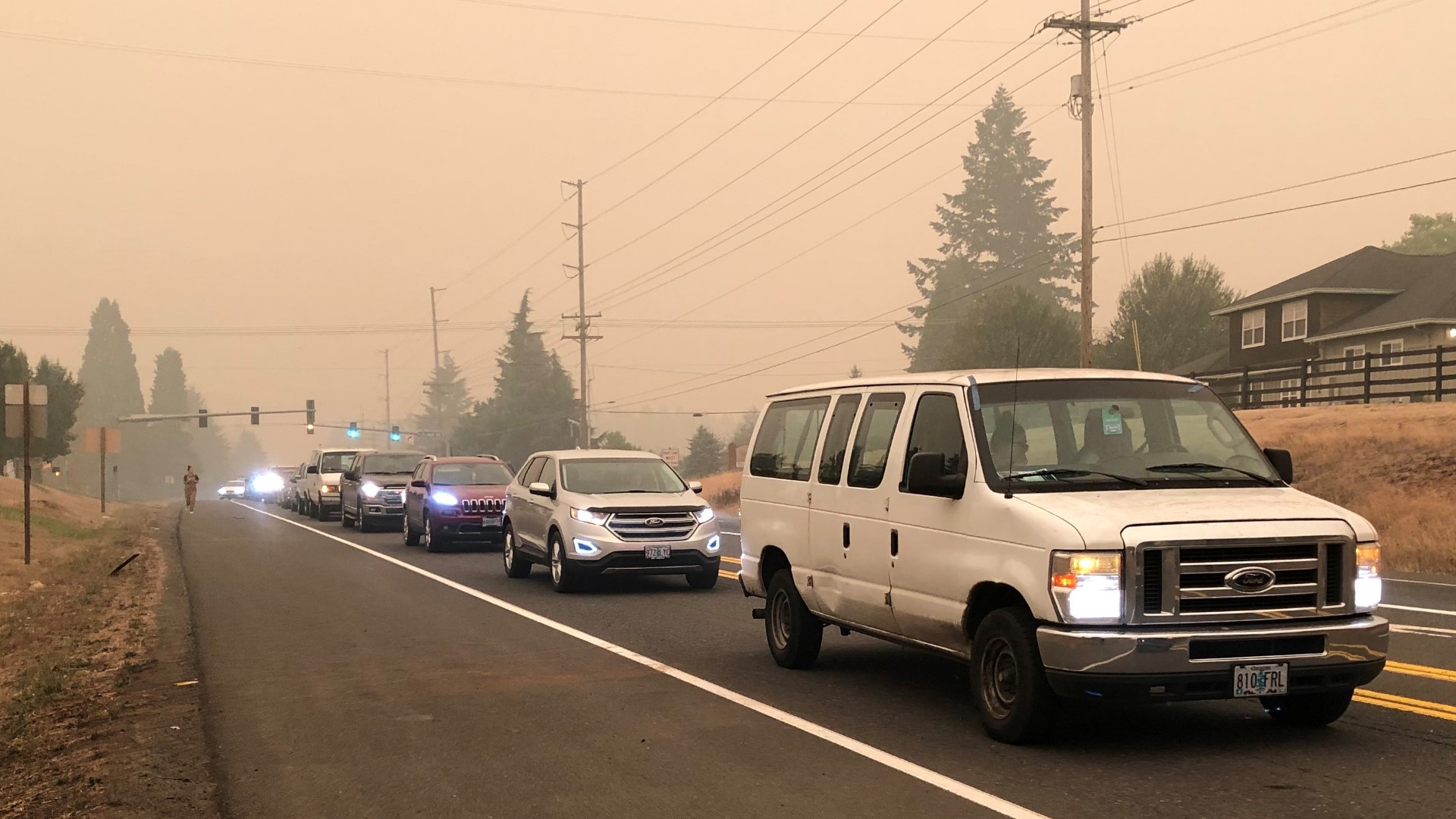 Thousands evacuate Clackamas County during wildfires