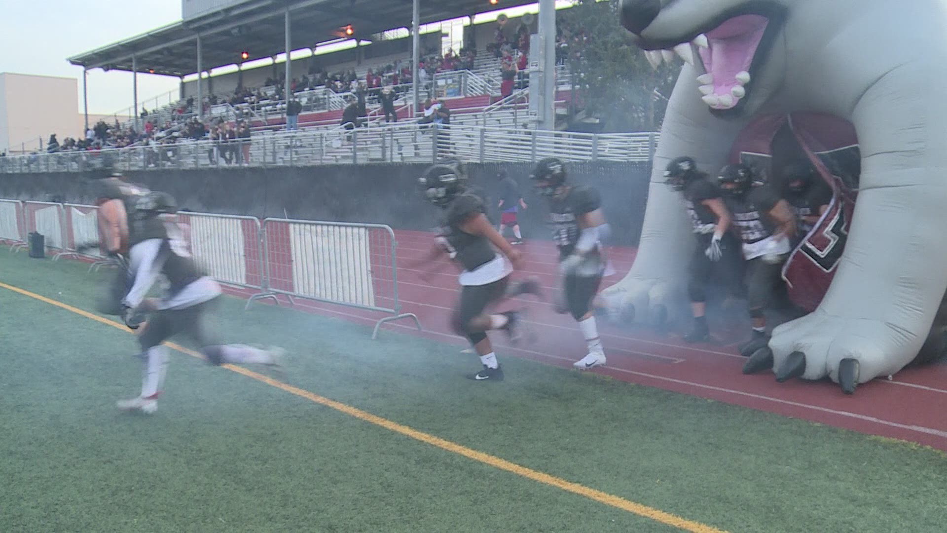 Highlights of Tualatin's 34-10 win over Tigard on April 2, 2021.