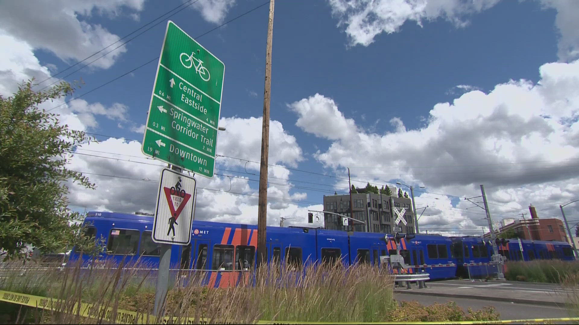 Biker struck and killed by MAX train in Southeast Portland | kgw.com