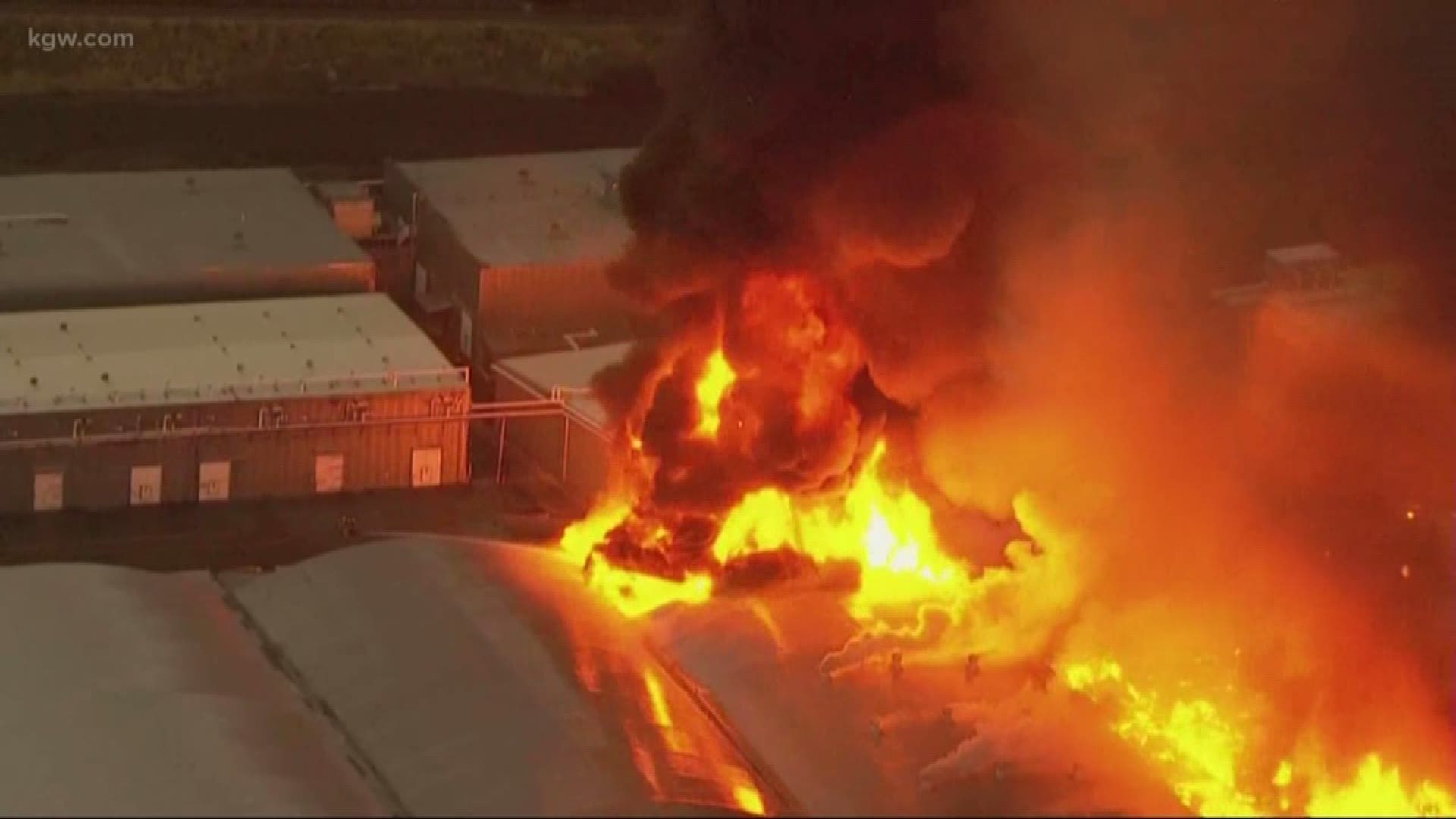 Fire destroys Bingen fruit packing warehouse