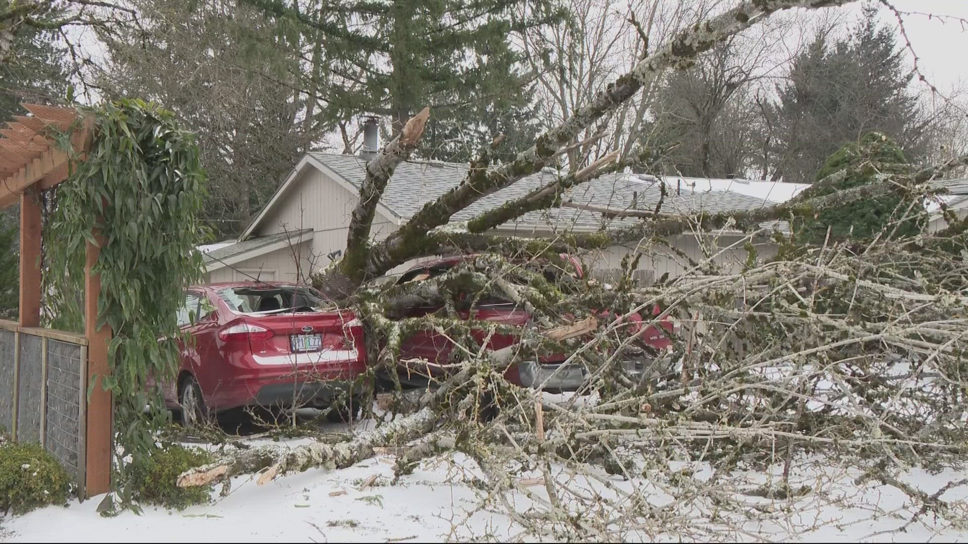 Just under 100,000 customers are still dealing with power outages in the Portland metro area Sunday evening as a result of the winter storm over the weekend.