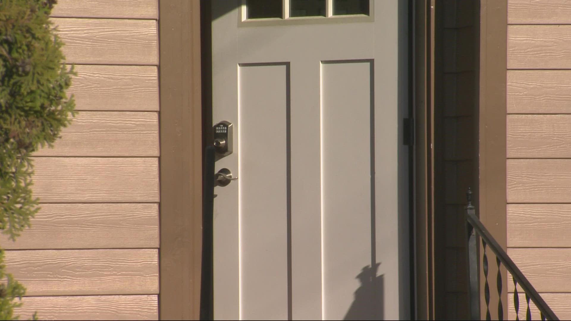 A Gresham man is behind bars after allegedly kidnapping an 89-year-old woman and burglarizing her home in Hood River on May 10. KGW's Katherine Cook reports.
