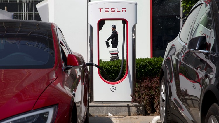 Tesla plans super-sized charging station in small Oregon town