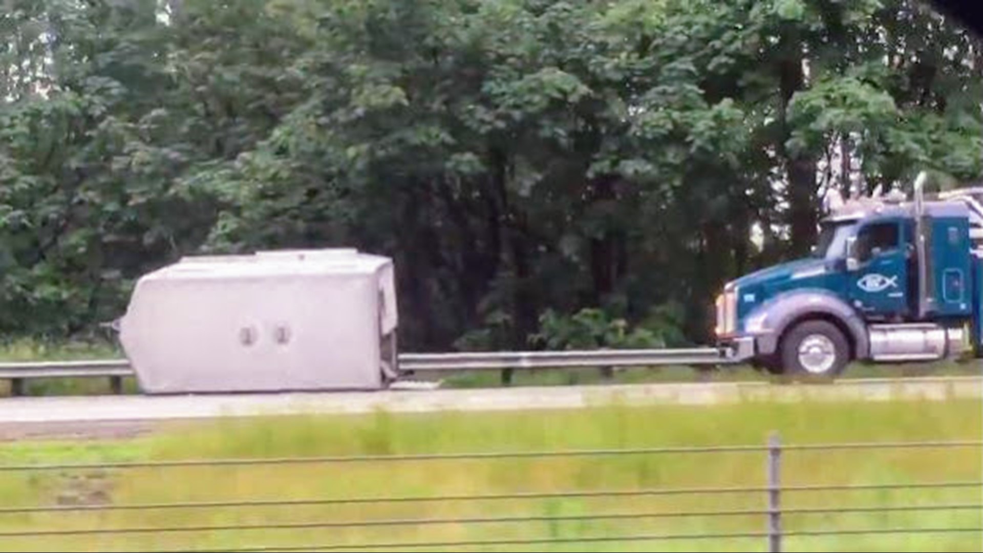 Horses break free from trailer on I5, cause crash; southbound lanes