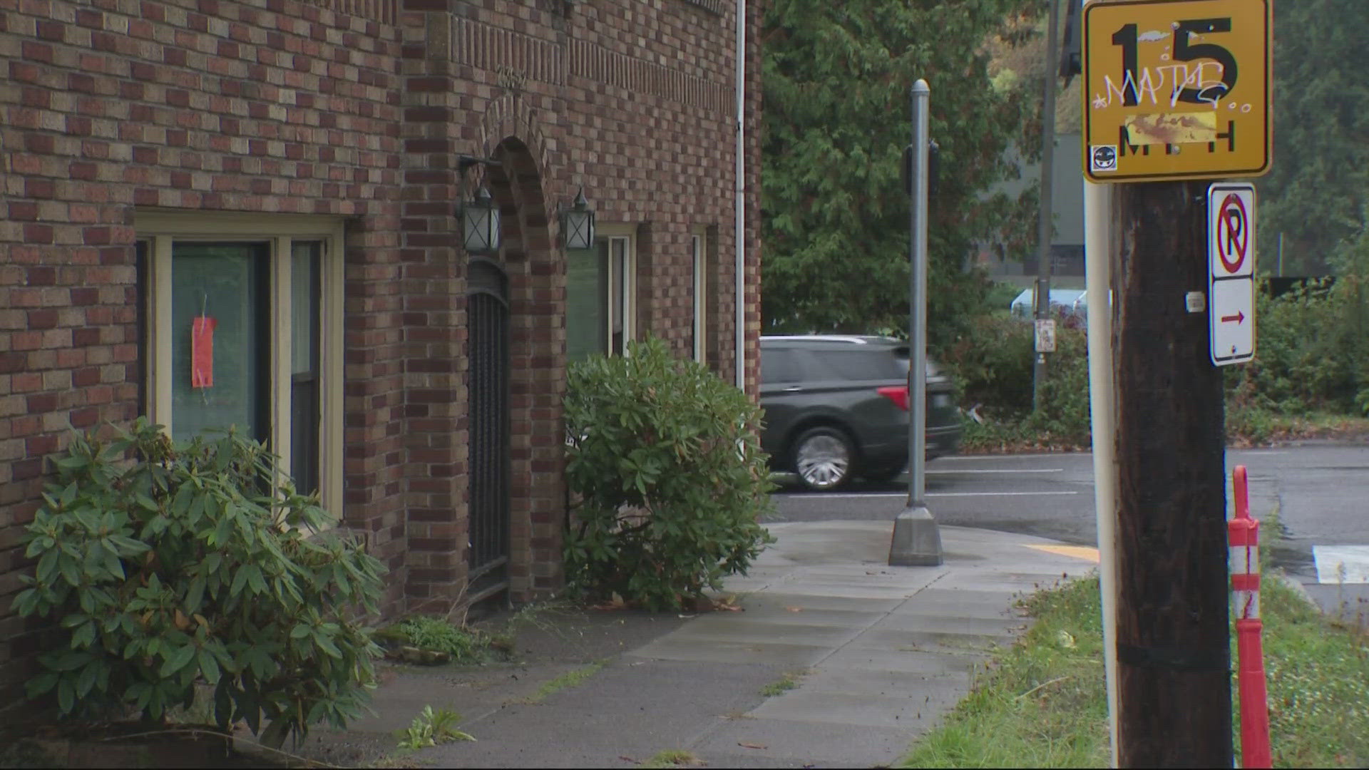 Police arrest man barricaded in Southwest Portland home | kgw.com