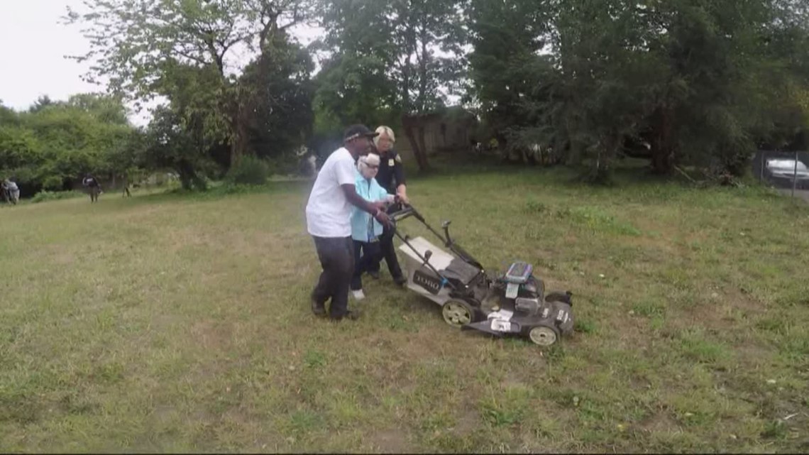 Man Mowing Lawns Across The Country Comes To Portland Kgw Com