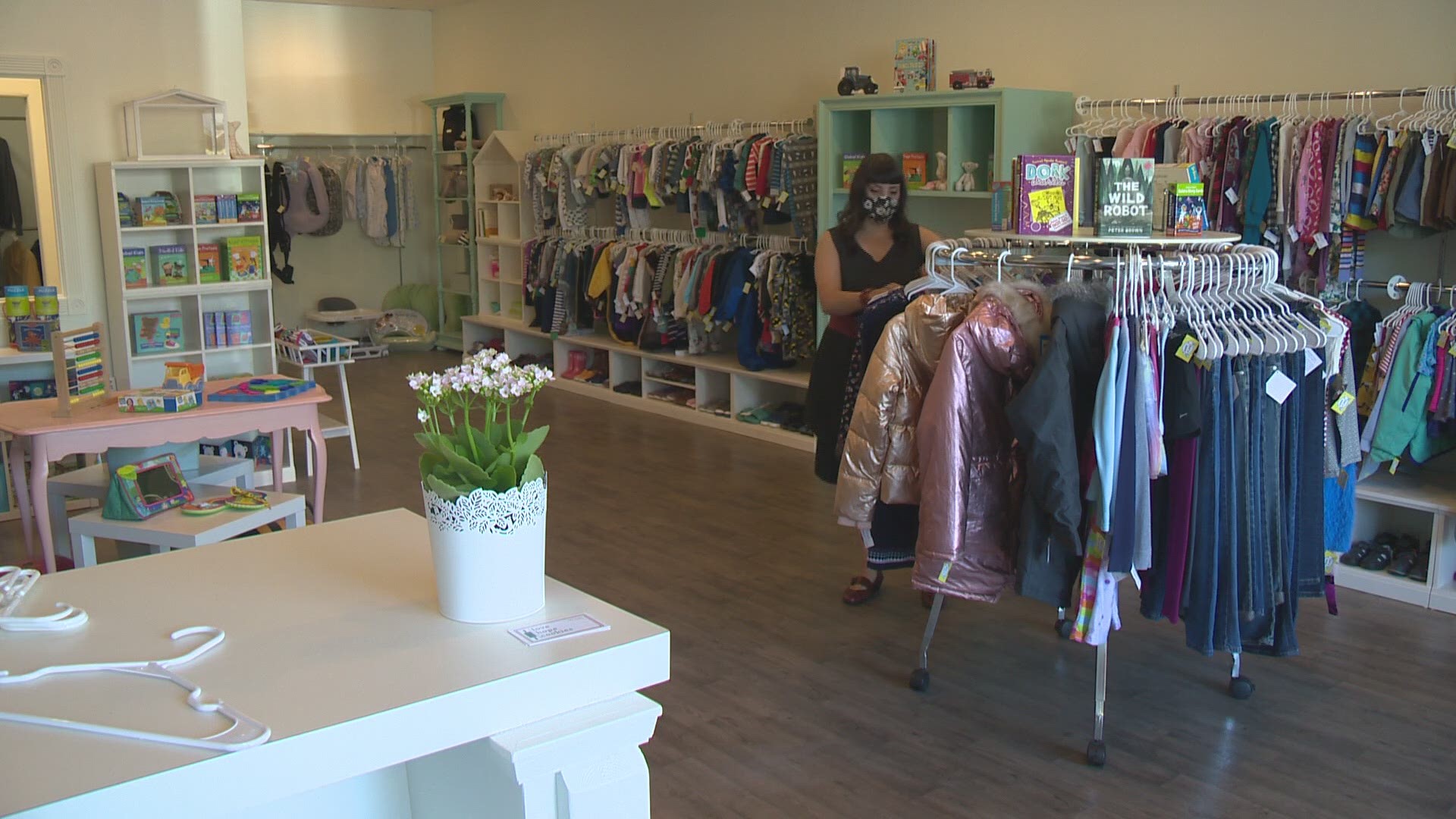 Resale boutique Hoot-n-Annie just opened up a new location in SW Portland. Owner Tina Donnaloia is staying true to her approach to help the community.