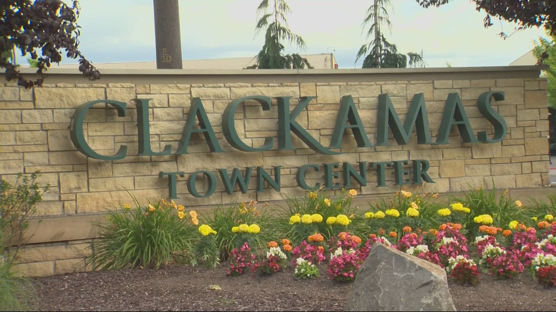 Clackamas Town Center owner defaults on 191M debt as lease expirations