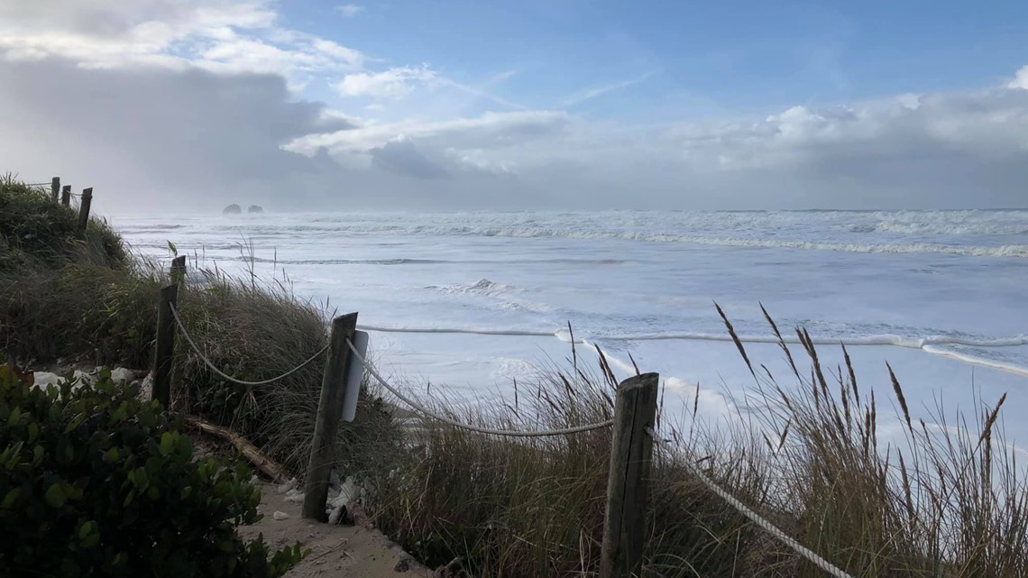 Waters rise around Portland as royal tide hits the coast