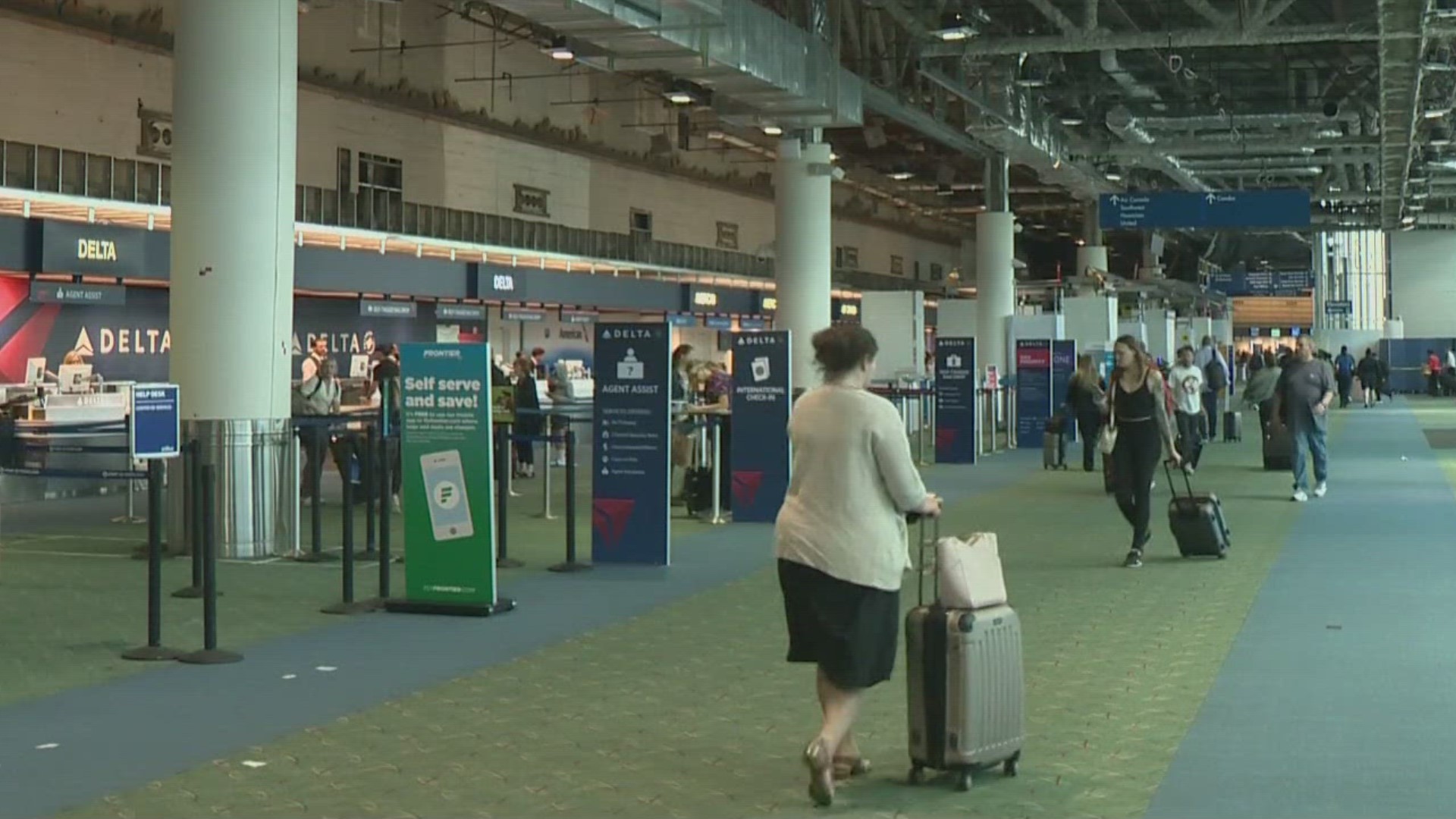 Portland International Airport expects nearly 240,000 passengers to travel through the airport over Thanksgiving weekend. Sunday, Nov. 26 will be the busiest day.