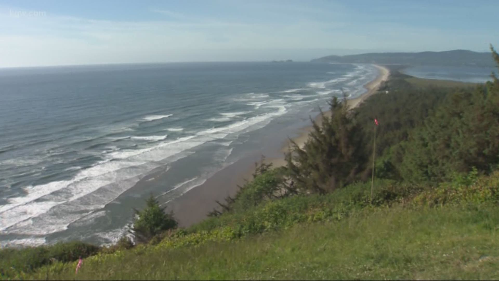 A Beaverton man died Sunday night after he crashed while paragliding on the Oregon Coast.