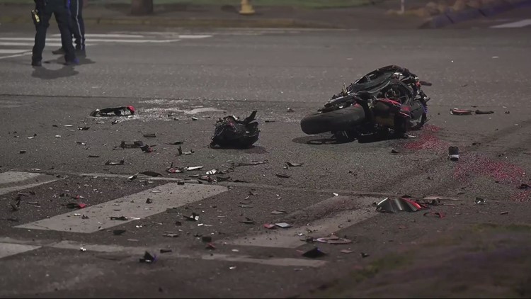 Motorcycle rider killed, passenger severely injured in Southeast Portland crash