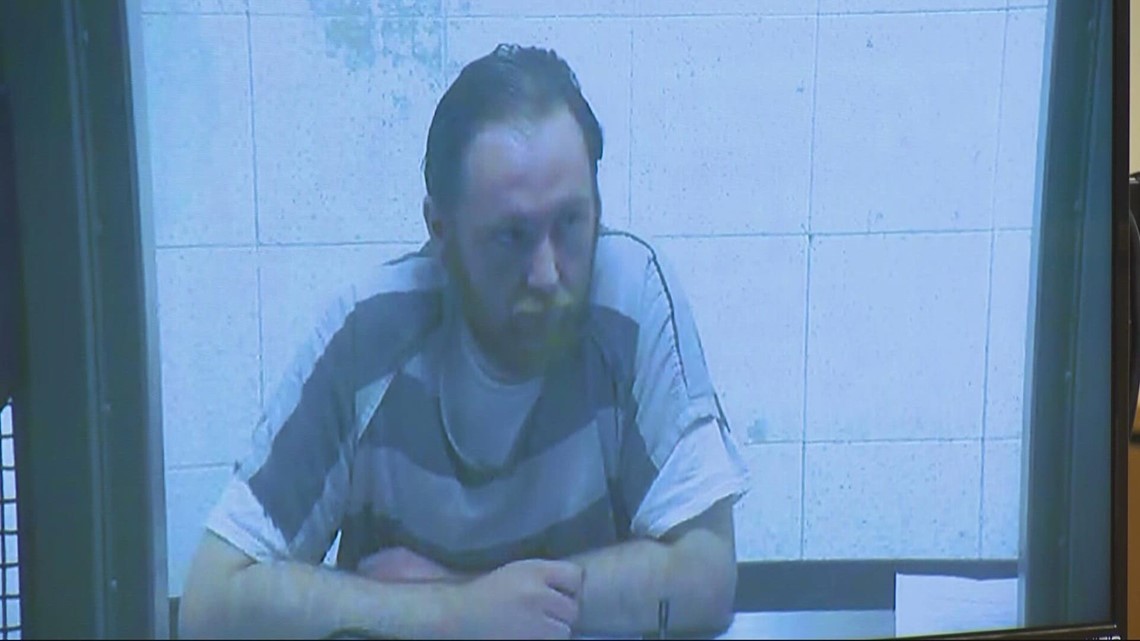 Oregon man accused of kidnapping teen girl from Canada in July faces several federal charges