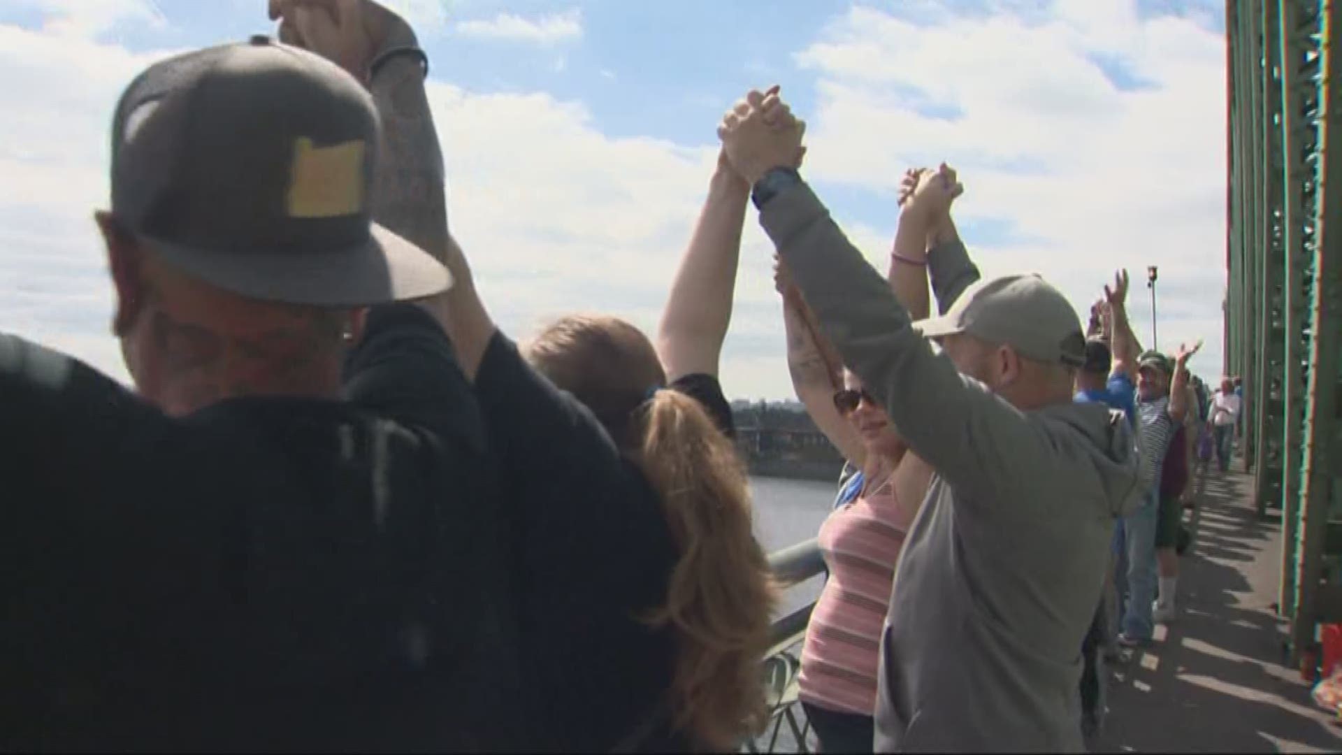 'Hands Across The Bridge' for National Recovery Month