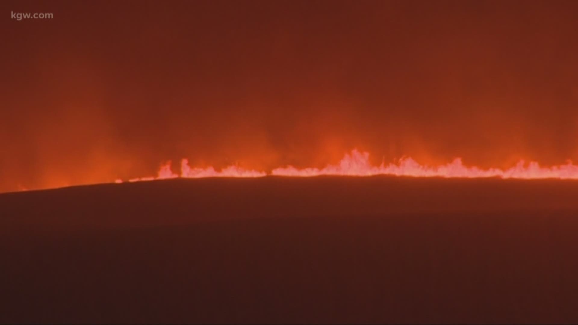 Gorge wildfire flares up