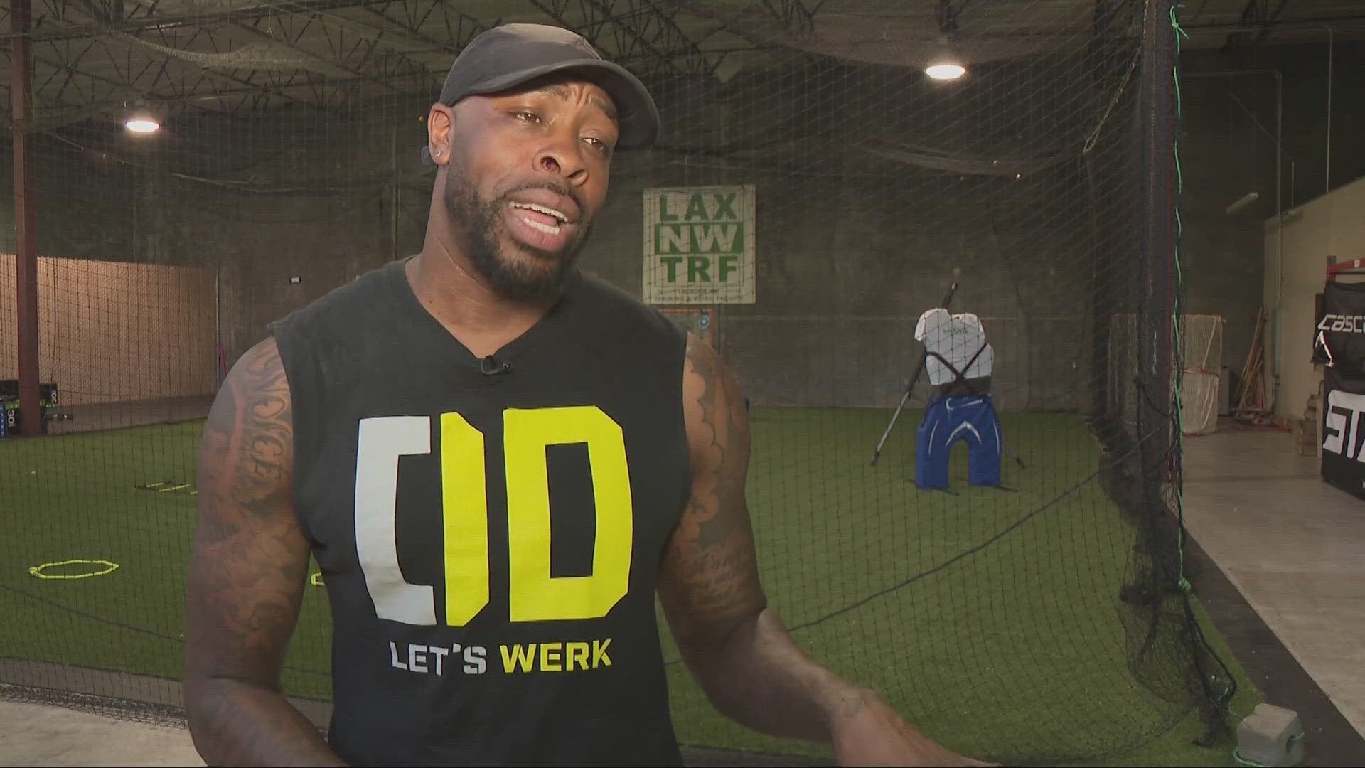 Former NFLer Dennis Dixon helps kids stay active in summer | kgw.com