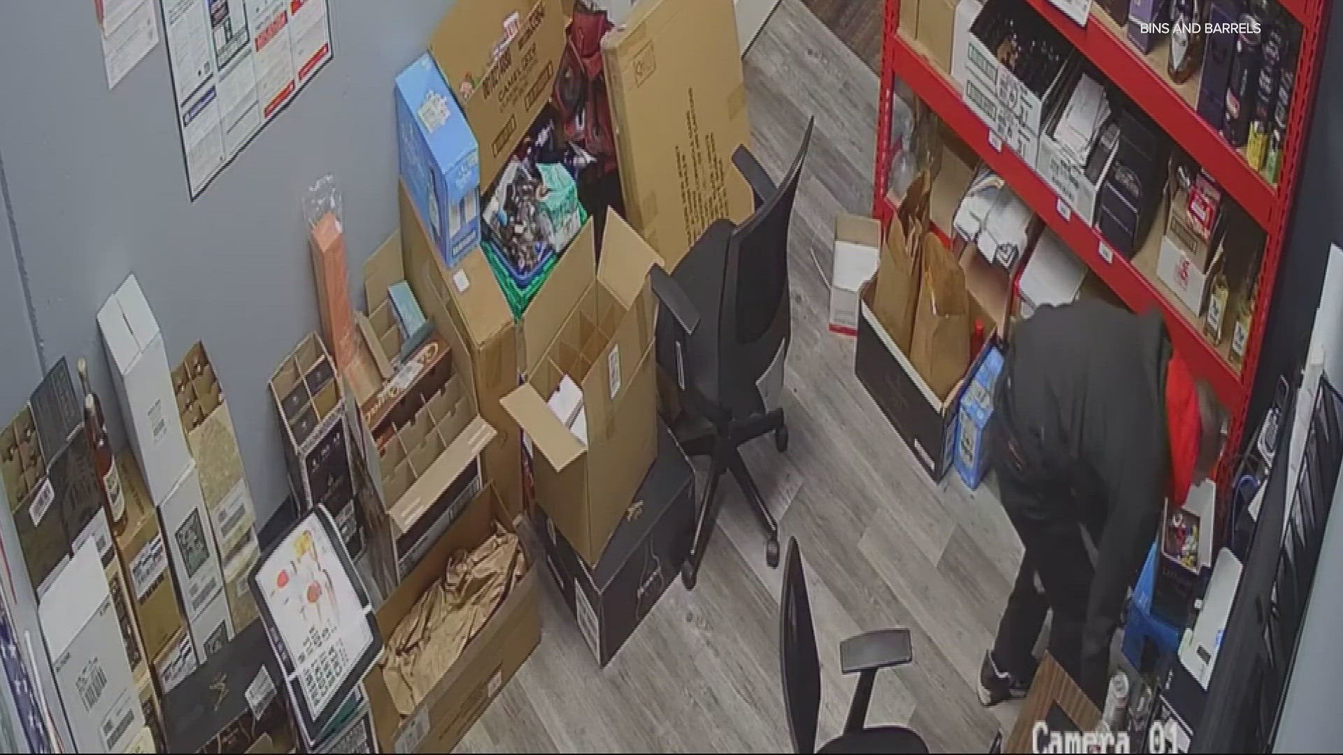 Man posing as good Samaritan steals from Portland liquor store as ...
