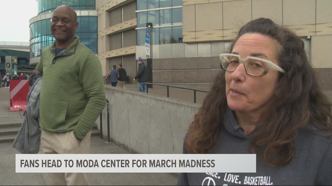 Thousands line up at Moda Center for March Madness