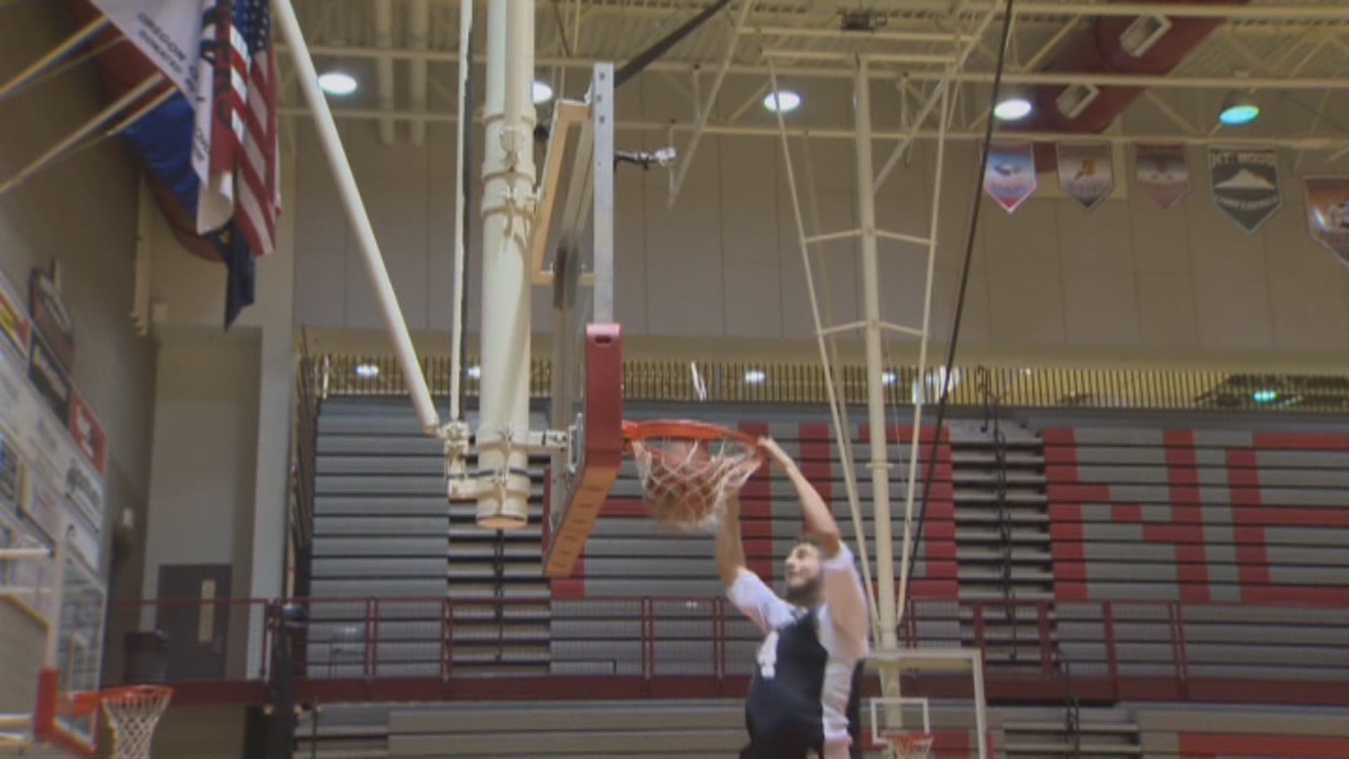 Oregon City player wins dunk contests