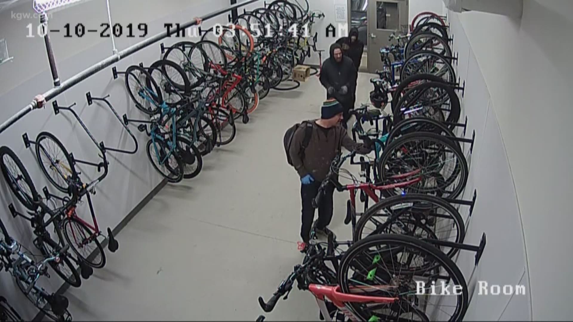 Video shows three  men scouting out the different bikes and then quickly getting to work. One of the men even uses a power screwdriver to take off a bike rack