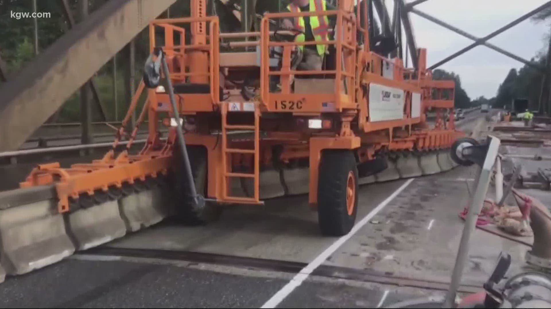 While the northbound lanes of I-5 are closed on the Interstate Bridge for 8 days, a movable zipper merge barrier will help control traffic in the southbound lanes.