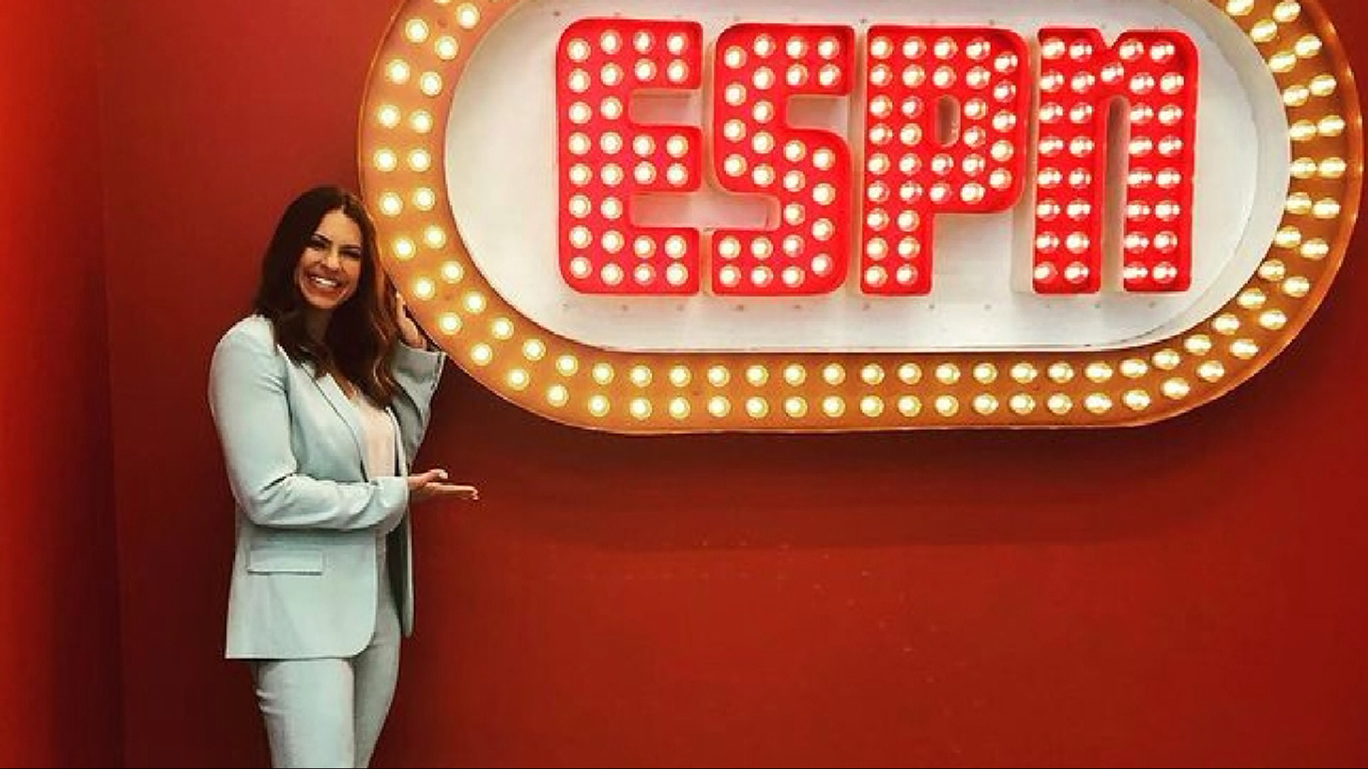 ESPN's Jessica Mendoza, who lives in Oregon, makes history | kgw.com