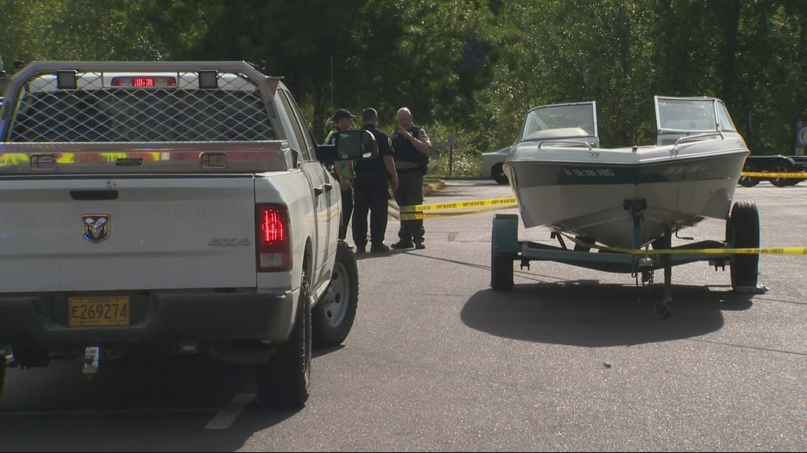 Man hit by boat while tubing on Willamette River has died
