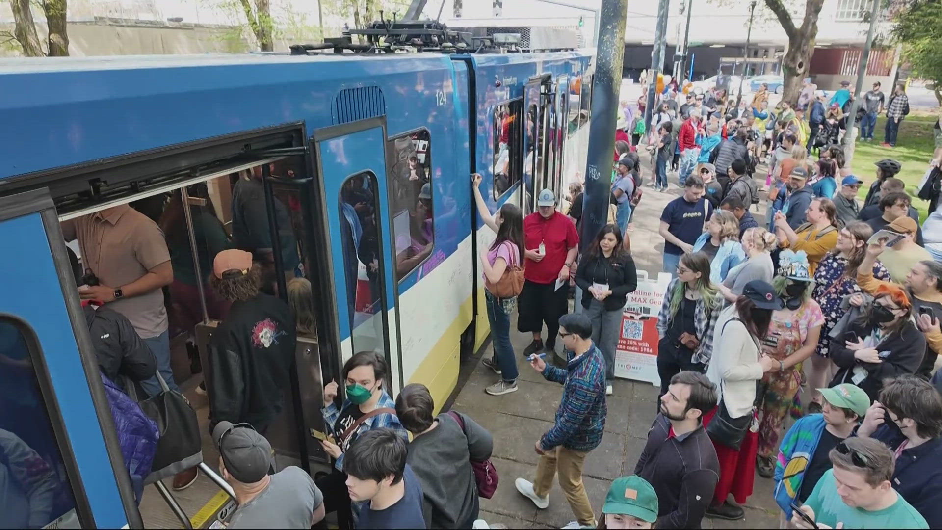 TriMet retires the last of the original MAX trains after 40 years | kgw.com