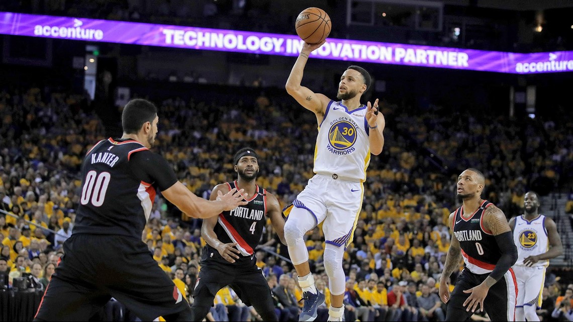 Photos from Stephen and Seth Curry matchup as Golden State