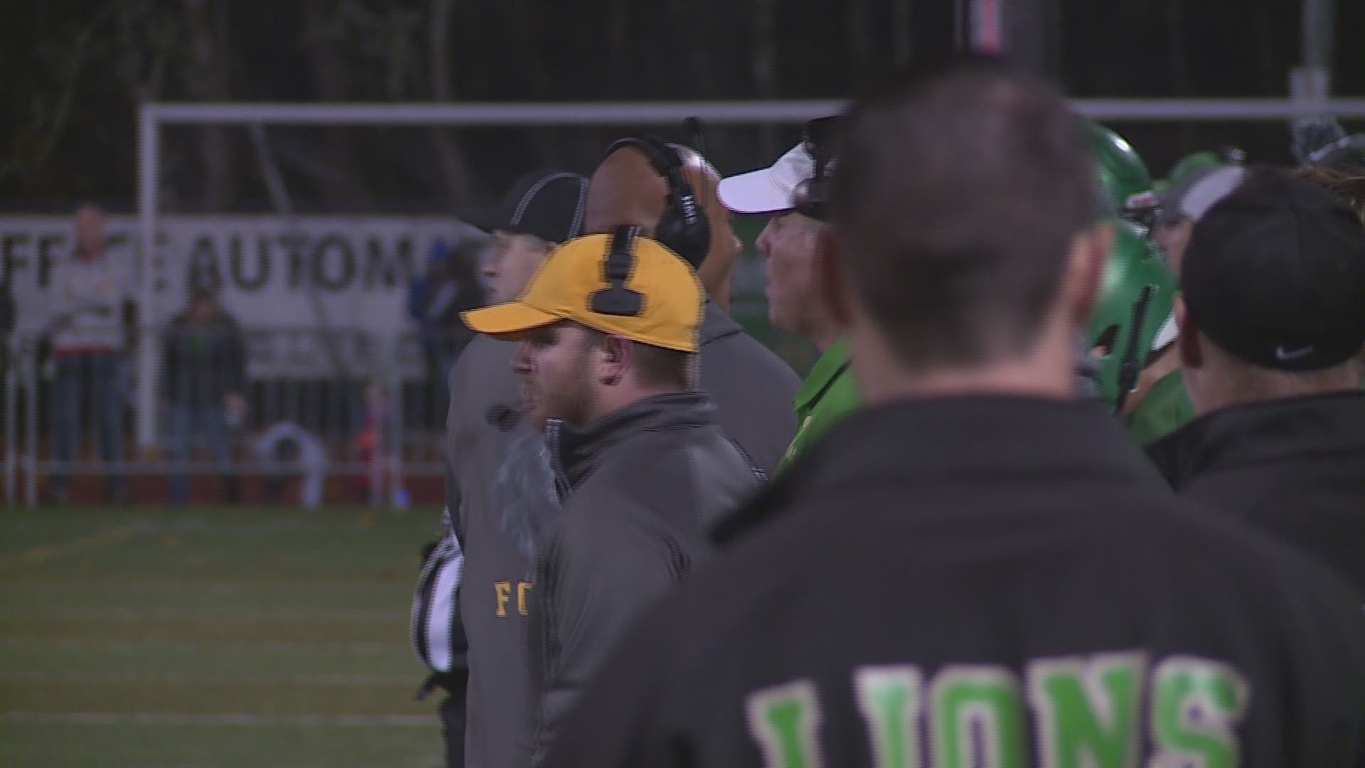 Highlights of West Linn's 35-14 win over Sherwood in the second round of the playoffs. Highlights are part of Friday Night Flights with Orlando Sanchez.