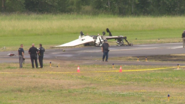 1 dead after plane crashes at Pearson Field in Vancouver