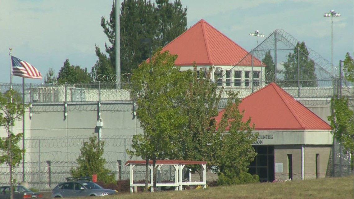 Oregon senators question feds over inmate retaliation claims