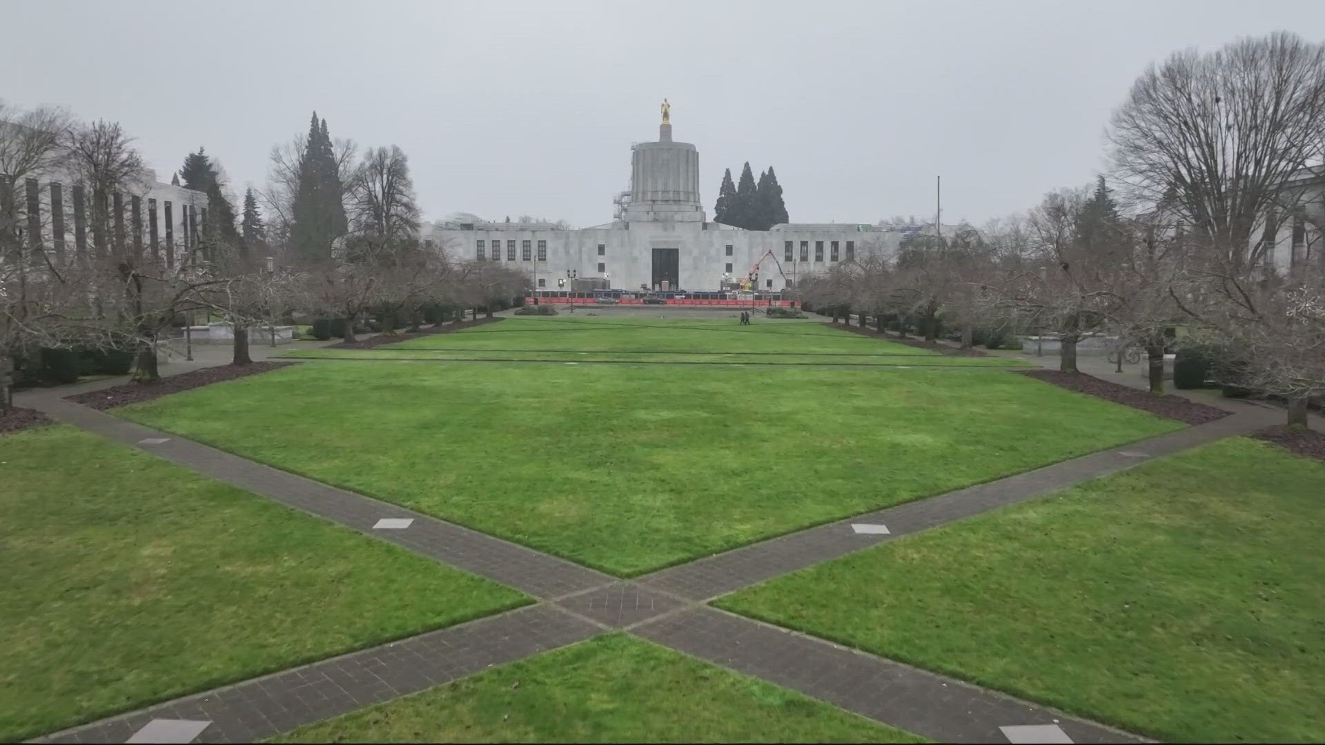 Oregon lawmakers passed a bill allowing striking workers to access unemployment benefits after two weeks. It now awaits the governor’s decision.