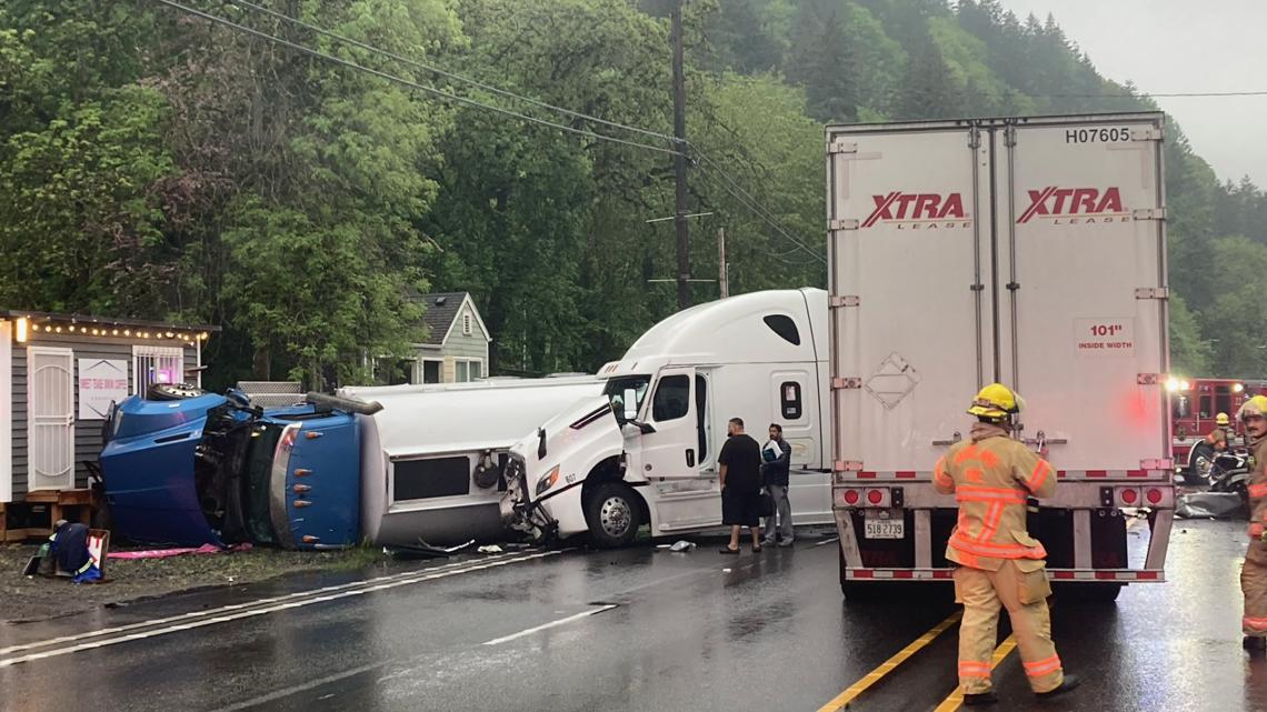 Highway 30 reopens after crash with multiple tractor trailers, vehicles ...