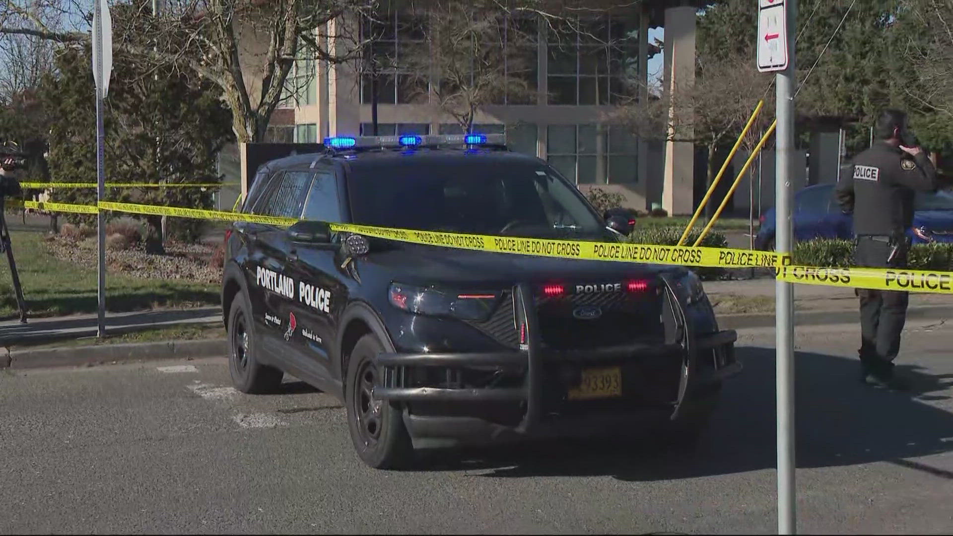 Possible suspect barricaded inside home in Southeast Portland, police ...
