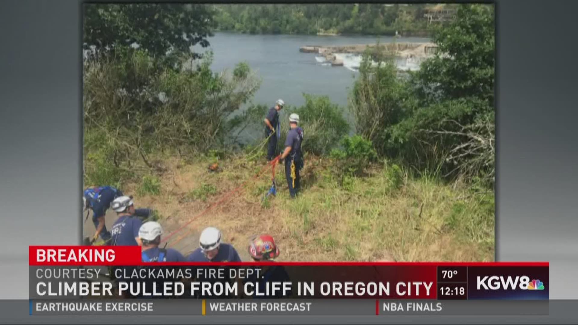 99E closed in Oregon City for climber rescue 