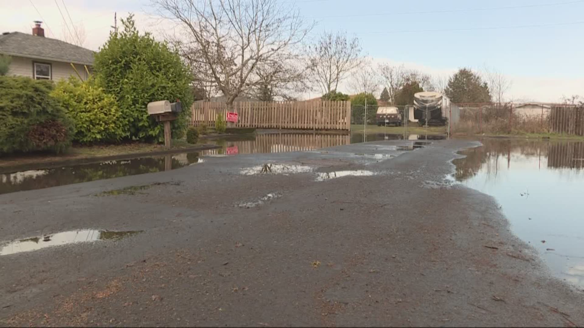 Rain causes flooding in Salem neighborhood